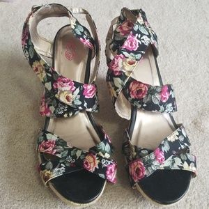 Floral pront wedges